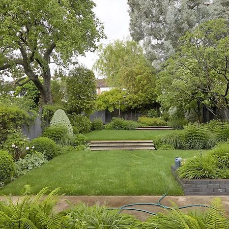 Unwind In Style 2Br With Cozy Backyard For Groups Apartment London Exterior photo