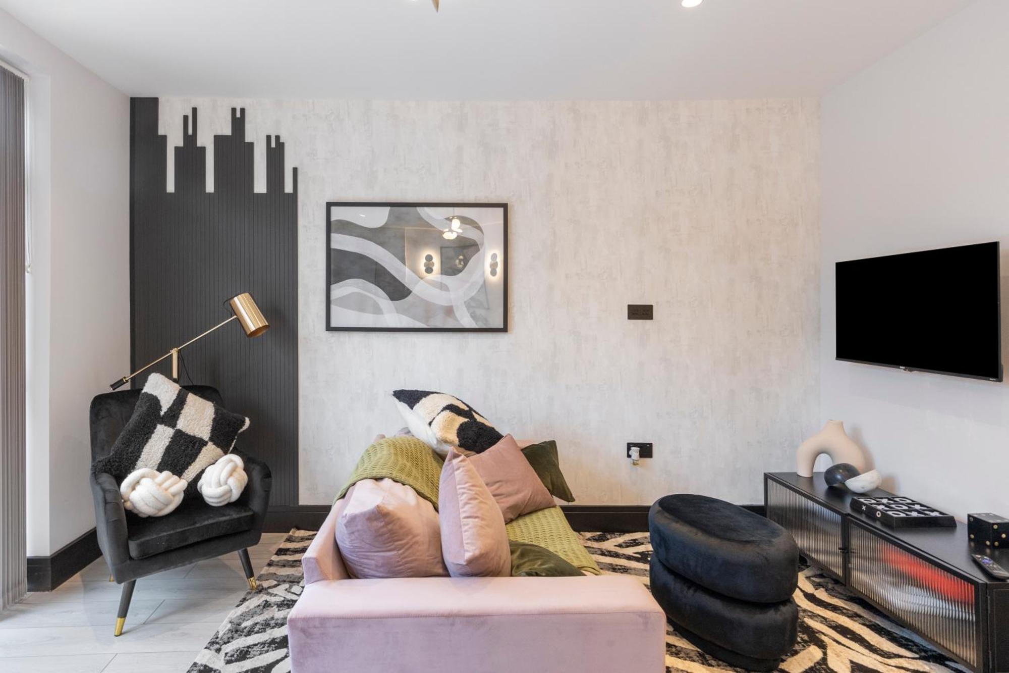 Unwind In Style 2Br With Cozy Backyard For Groups Apartment London Exterior photo